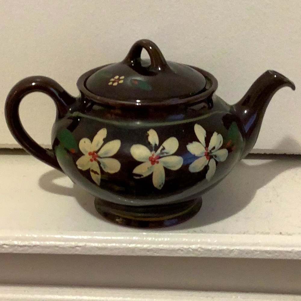 Royal Canadian Art Pottery Dripless Brown Ceramic Teapot w/white flowers